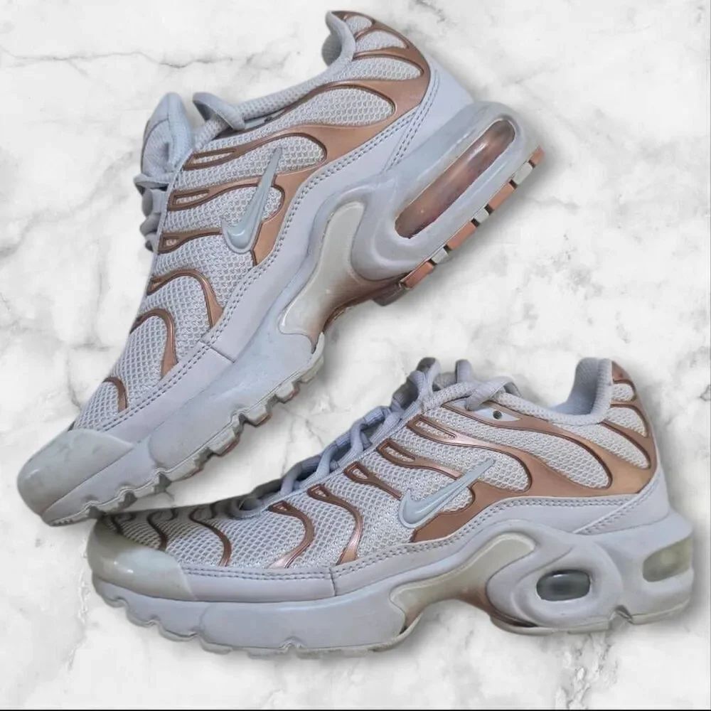 Nike Air Max Plus Pure Platinum/Metallic Gold Running Shoes Size 4Y